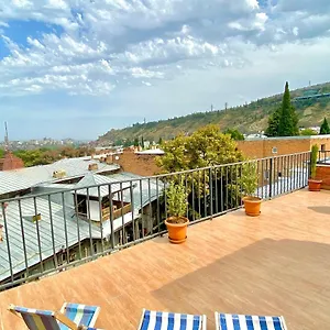  Guest house Old Sololaki